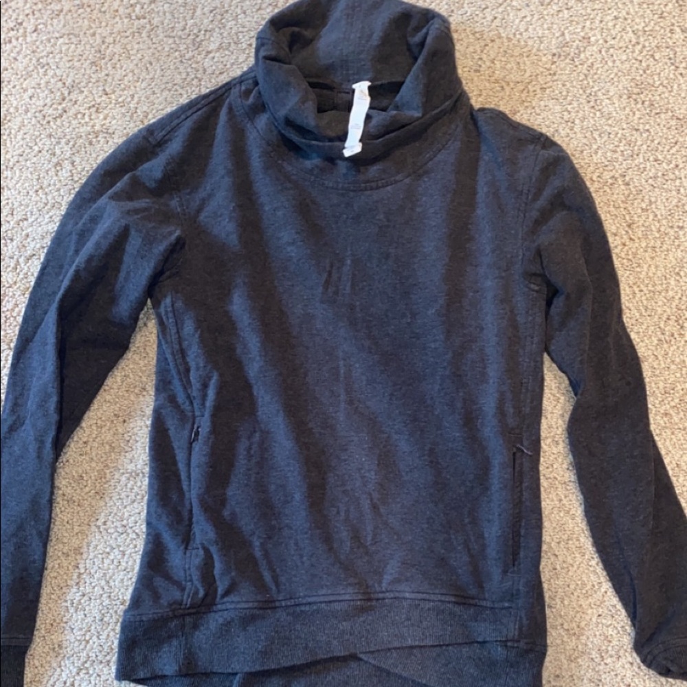 NWOT Lululemon size 4 pullover gray, cowl neck